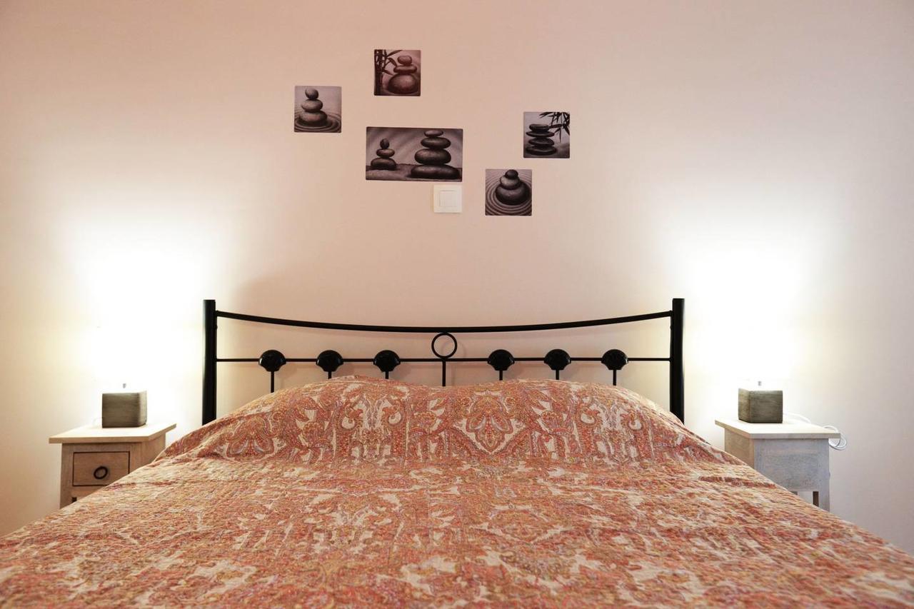 Pale Coloured Apt In Athens Historic Centre Esterno foto